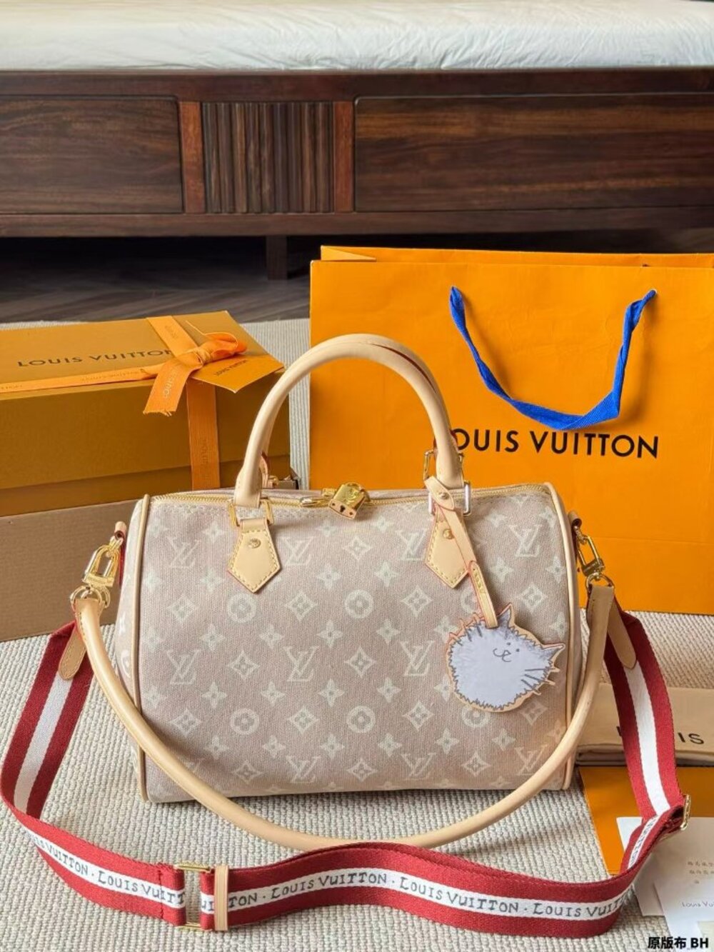 Classic Louis Vuitton Bag: A Stylish and Versatile Choice for Elegance